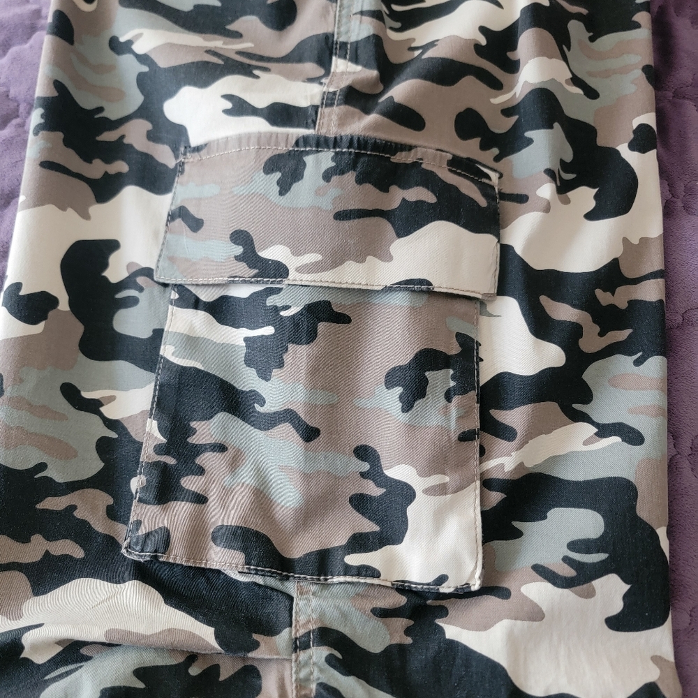 Pre-loved forever 21 camo pants sz XL - Picture 8 of 8